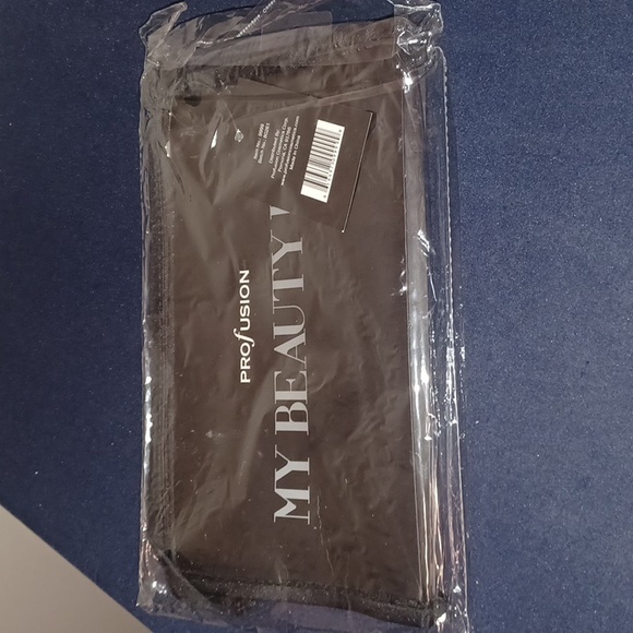 Makeup Assortment - Picture 2 of 9